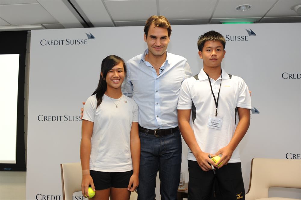 Sherwin Foo meeting Roger Federer at a Credit Suisse clinic in Singapore